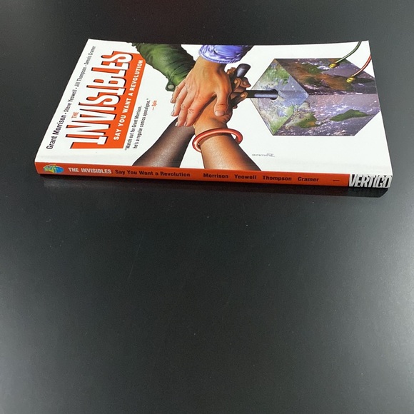 The Invisibles Volume #1: Say You Want A Revolution by Grant Morrison - Picture 3 of 8